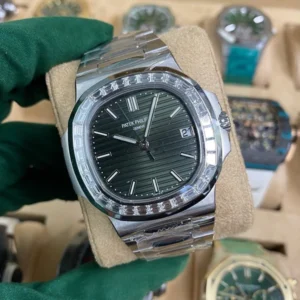 Patek Philippe Nautilus 5711-1300A-001 Green Dial Baguette Setting Patek Philippe Nautilus 5711-1300A-001 Green Dial Baguette Setting