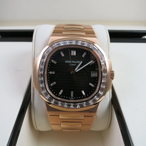 Patek Philippe Nautilus 5723/1R-010 Patek Philippe Nautilus 5723/1R-010