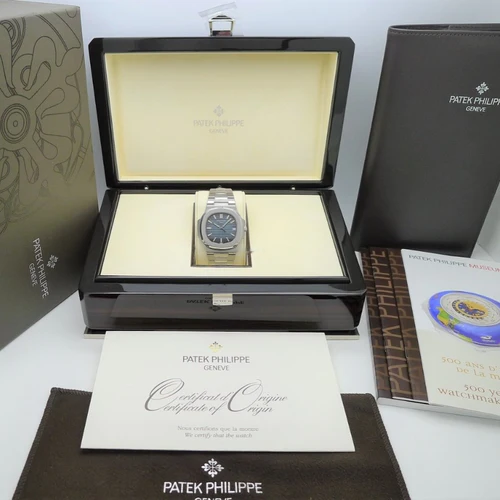 Patek Philippe Nautilus Jumbo 40mm blue gray / blau grau Ref. 5711 - German LC100 Full Set - 1st. owner Patek Philippe Nautilus Jumbo 40mm blue gray / blau grau Ref. 5711 - German LC100 Full Set - 1st. owner