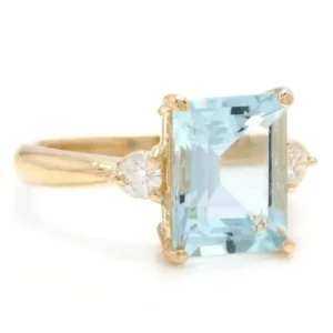 3.28 Carat Impressive Natural Aquamarine and Diamond 14 Karat Yellow Gold Ring 3.28 Carat Impressive Natural Aquamarine and Diamond 14 Karat Yellow Gold Ring