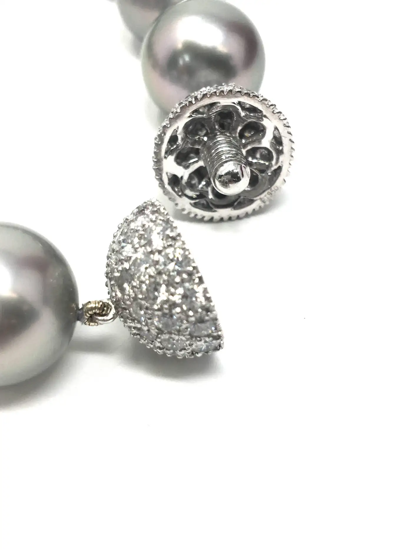 Cartier Tahitian Greyish-Purple Pearl Diamond Clasp Necklace Cartier Tahitian Greyish-Purple Pearl Diamond Clasp Necklace