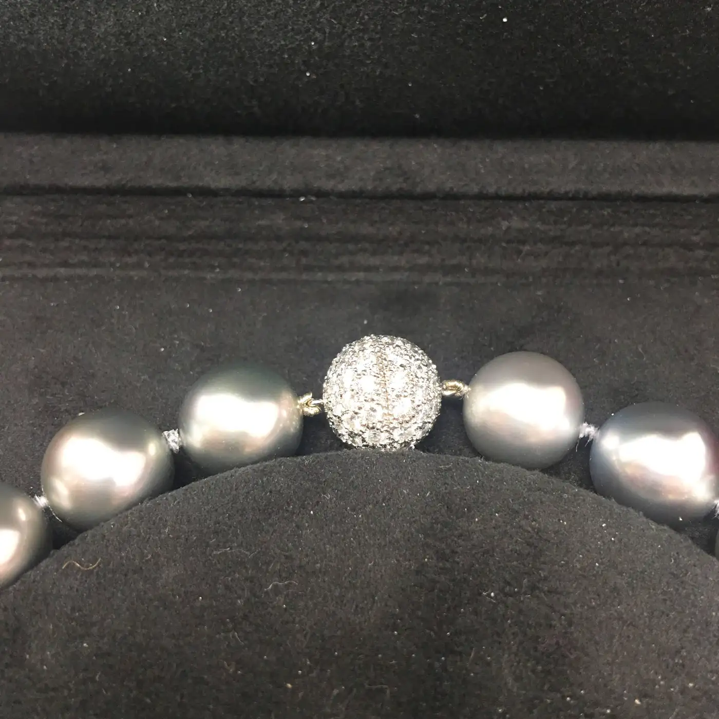 Cartier Tahitian Greyish-Purple Pearl Diamond Clasp Necklace Cartier Tahitian Greyish-Purple Pearl Diamond Clasp Necklace