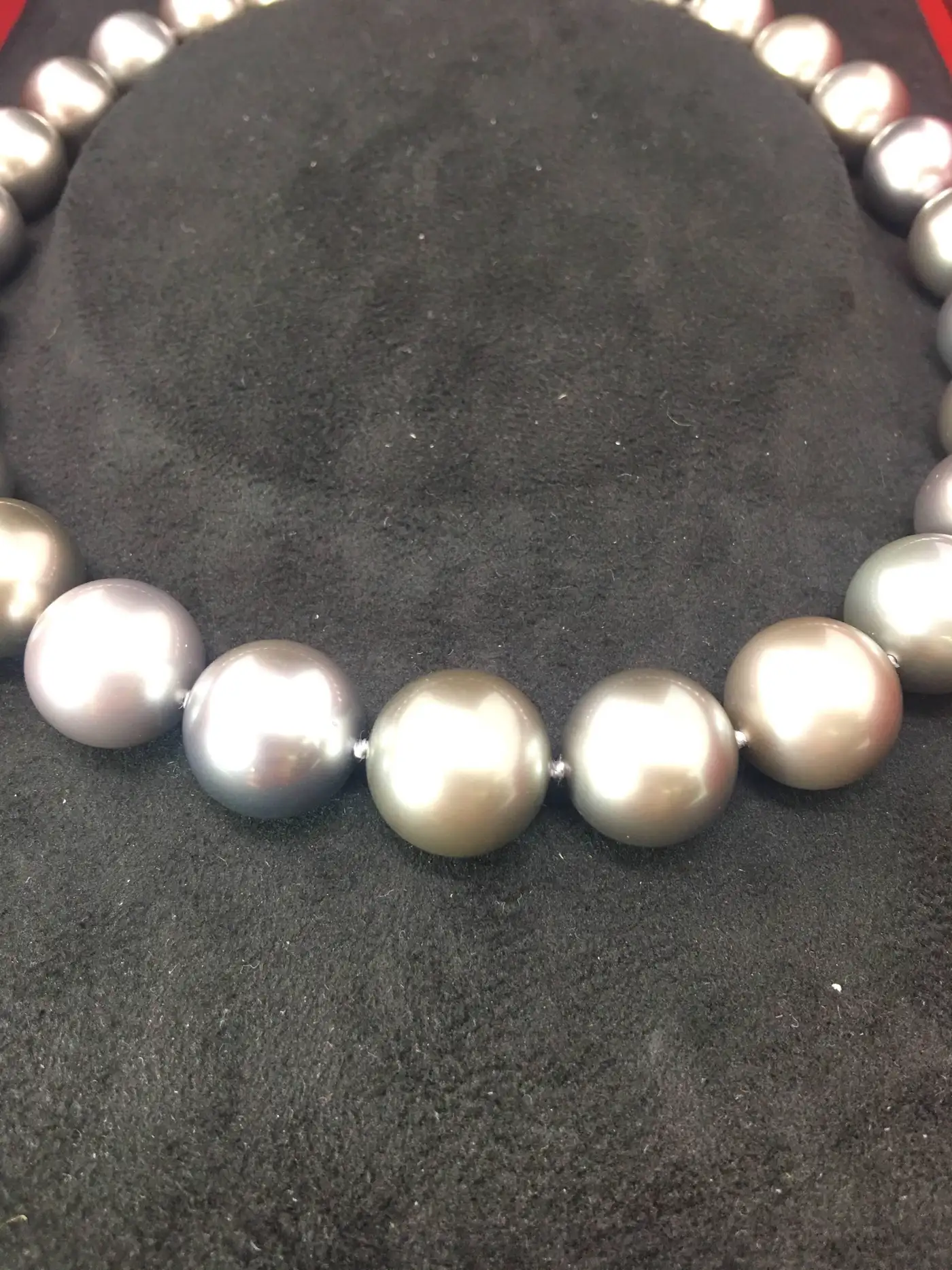 Cartier Tahitian Greyish-Purple Pearl Diamond Clasp Necklace Cartier Tahitian Greyish-Purple Pearl Diamond Clasp Necklace