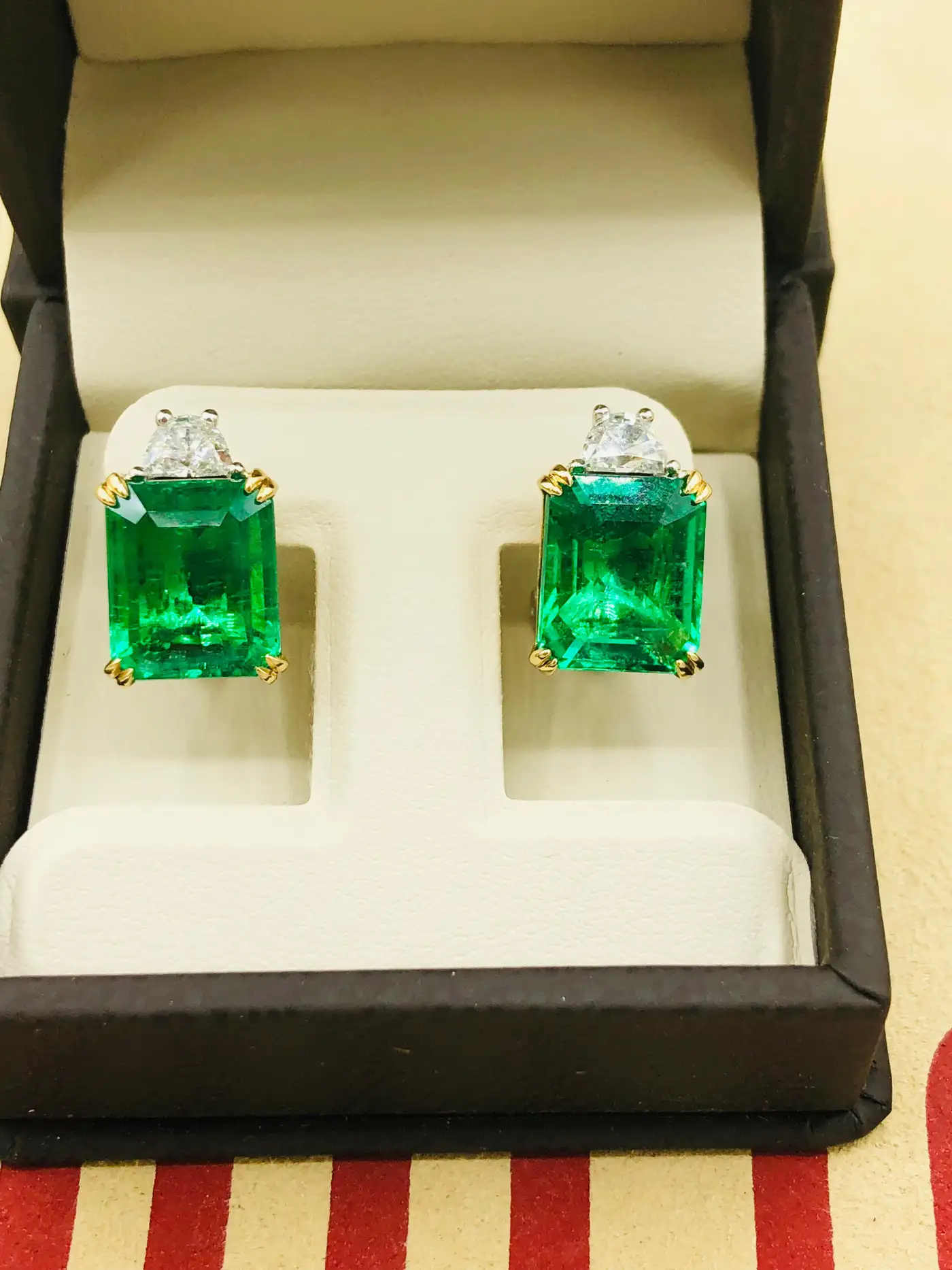 Emilio Jewellery Certified 9.65 Carat Genuine Emerald Diamond Platinum Earrings