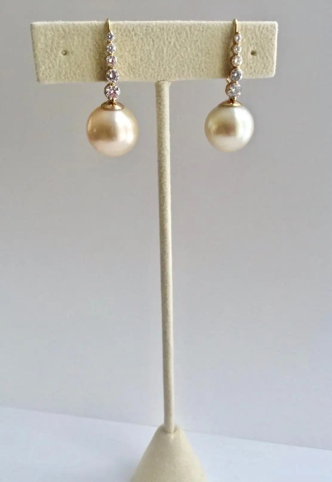 Estate South Sea Pearl Diamond Drop Earrings Estate South Sea Pearl Diamond Drop Earrings