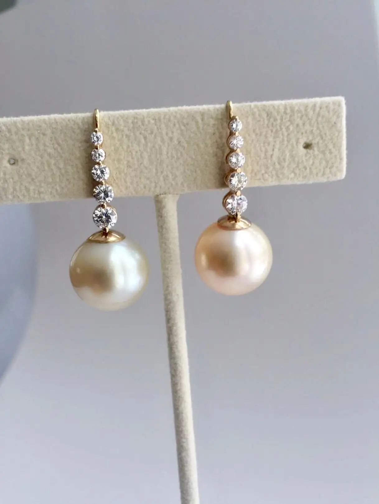 Estate South Sea Pearl Diamond Drop Earrings Estate South Sea Pearl Diamond Drop Earrings