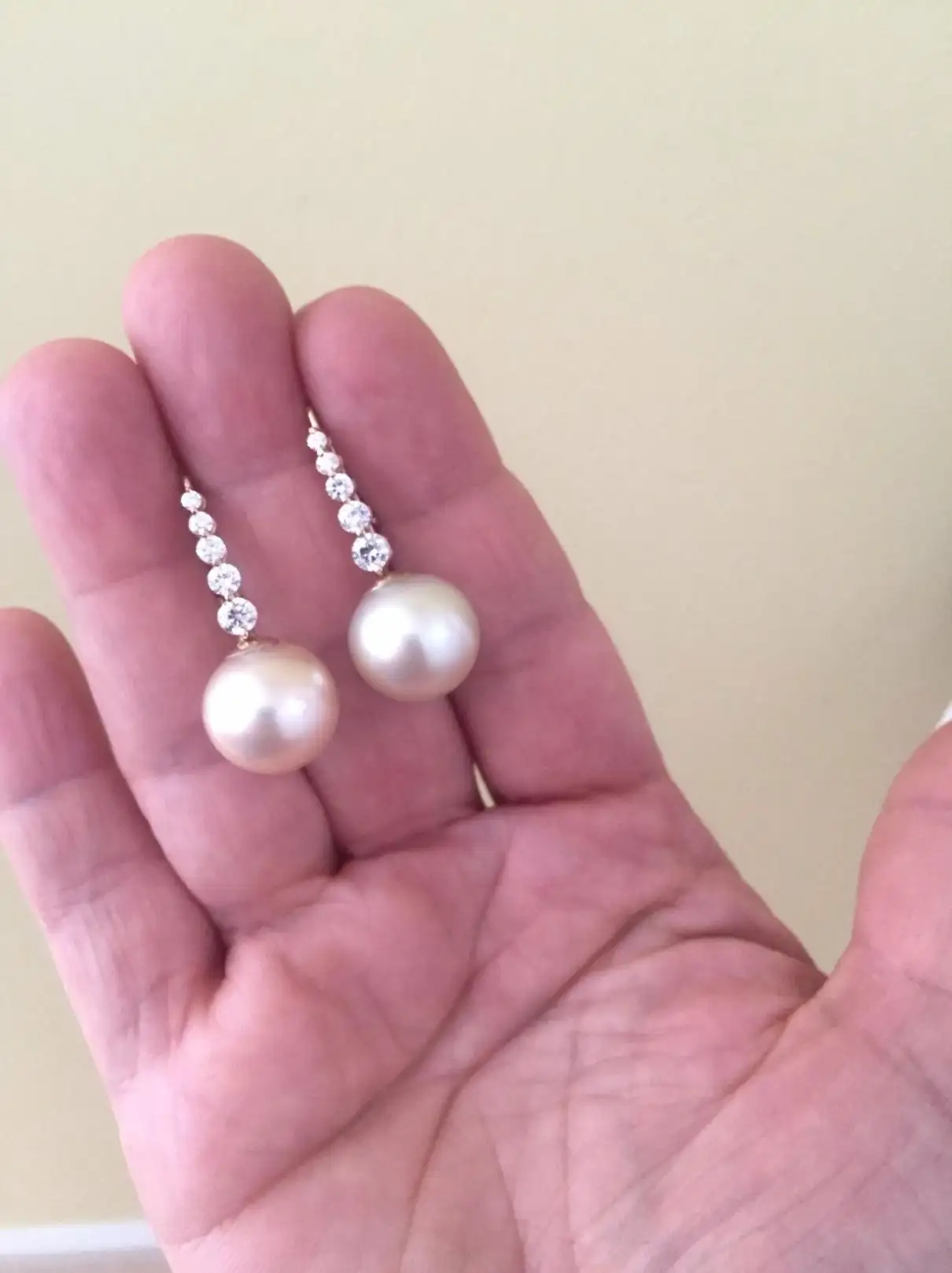 Estate South Sea Pearl Diamond Drop Earrings Estate South Sea Pearl Diamond Drop Earrings