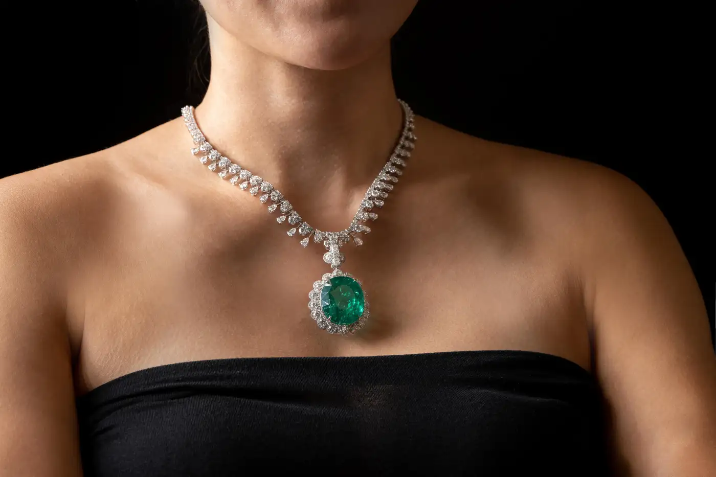 No Oil Colombian 69 Ct Emerald Platinum Award Oval Luxury Necklace