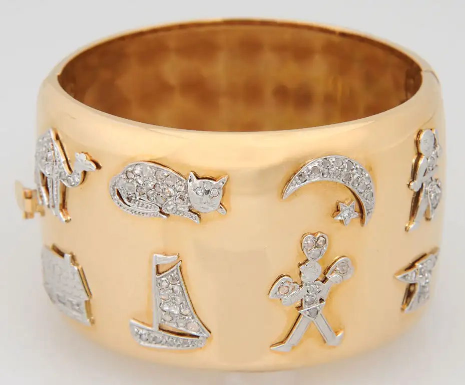 Retro Art Deco Diamond Platinum Charms Gold Bangle Retro Art Deco Diamond Platinum Charms Gold Bangle