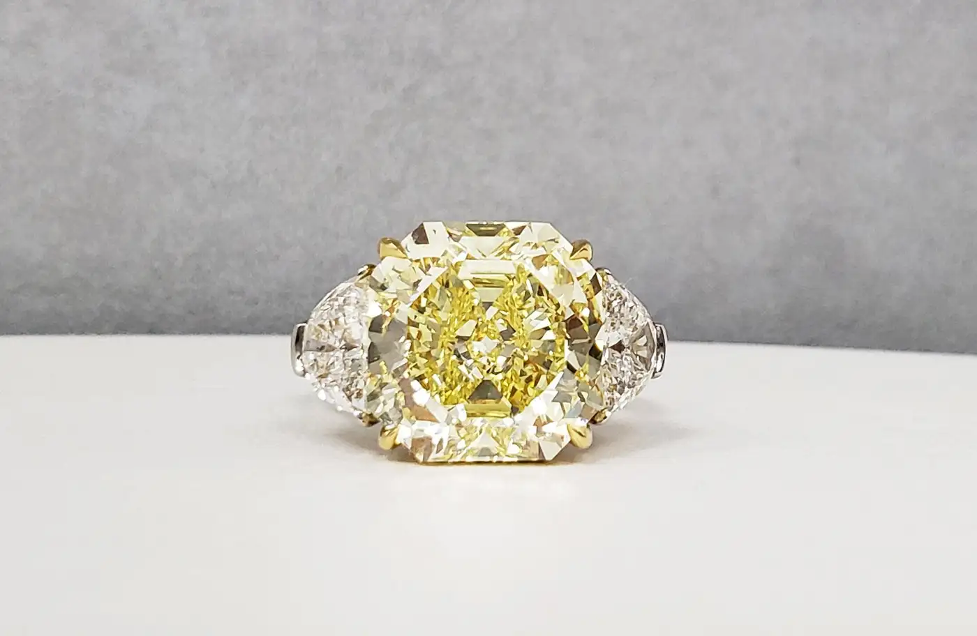 Scarselli 10 Carat Fancy Intense Yellow Internally Flawless Radiant Diamond Ring Scarselli 10 Carat Fancy Intense Yellow Internally Flawless Radiant Diamond Ring
