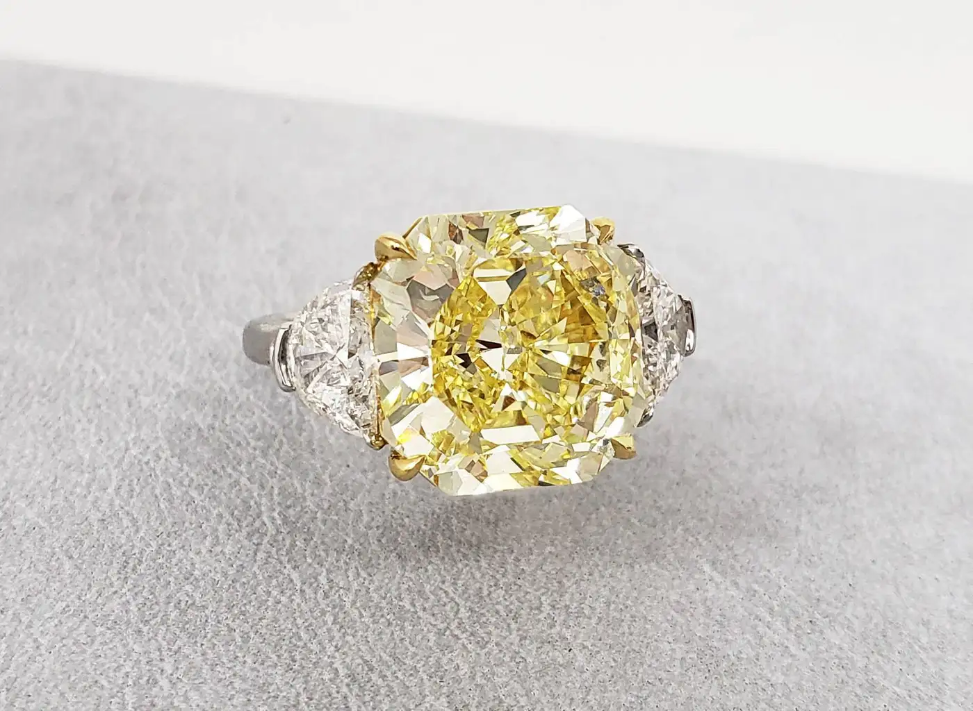Scarselli 10 Carat Fancy Intense Yellow Internally Flawless Radiant Diamond Ring Scarselli 10 Carat Fancy Intense Yellow Internally Flawless Radiant Diamond Ring