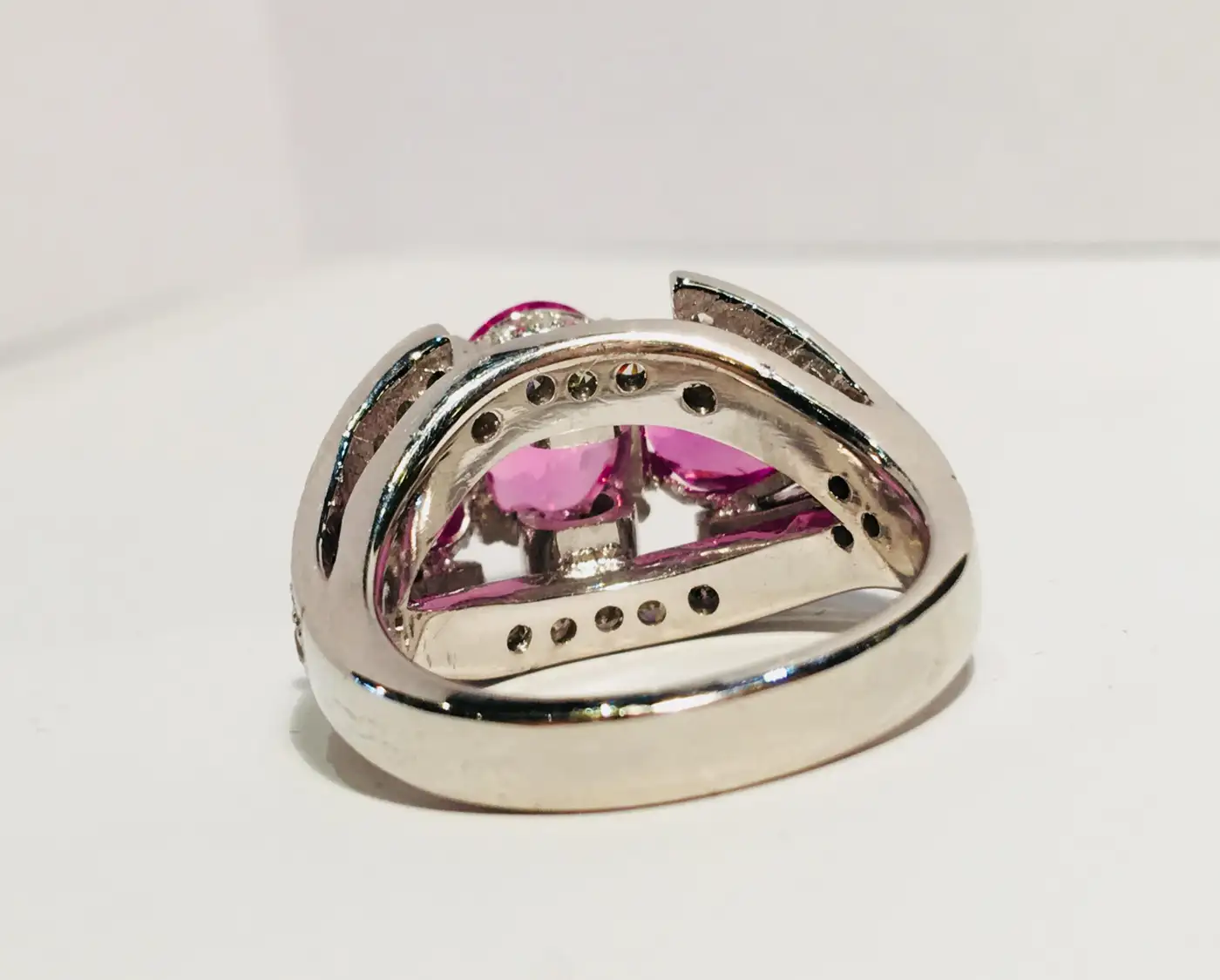 Spectacular Vivid Pink Sapphire Diamond Platinum Three-Stone Ring Spectacular Vivid Pink Sapphire Diamond Platinum Three-Stone Ring