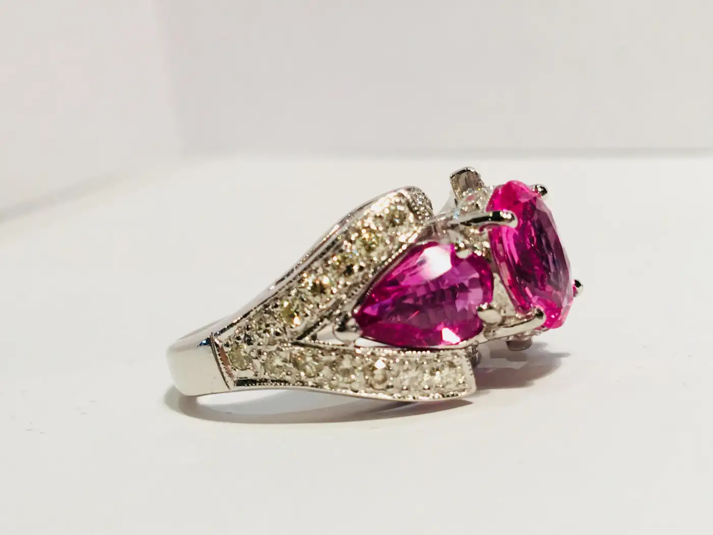 Spectacular Vivid Pink Sapphire Diamond Platinum Three-Stone Ring Spectacular Vivid Pink Sapphire Diamond Platinum Three-Stone Ring