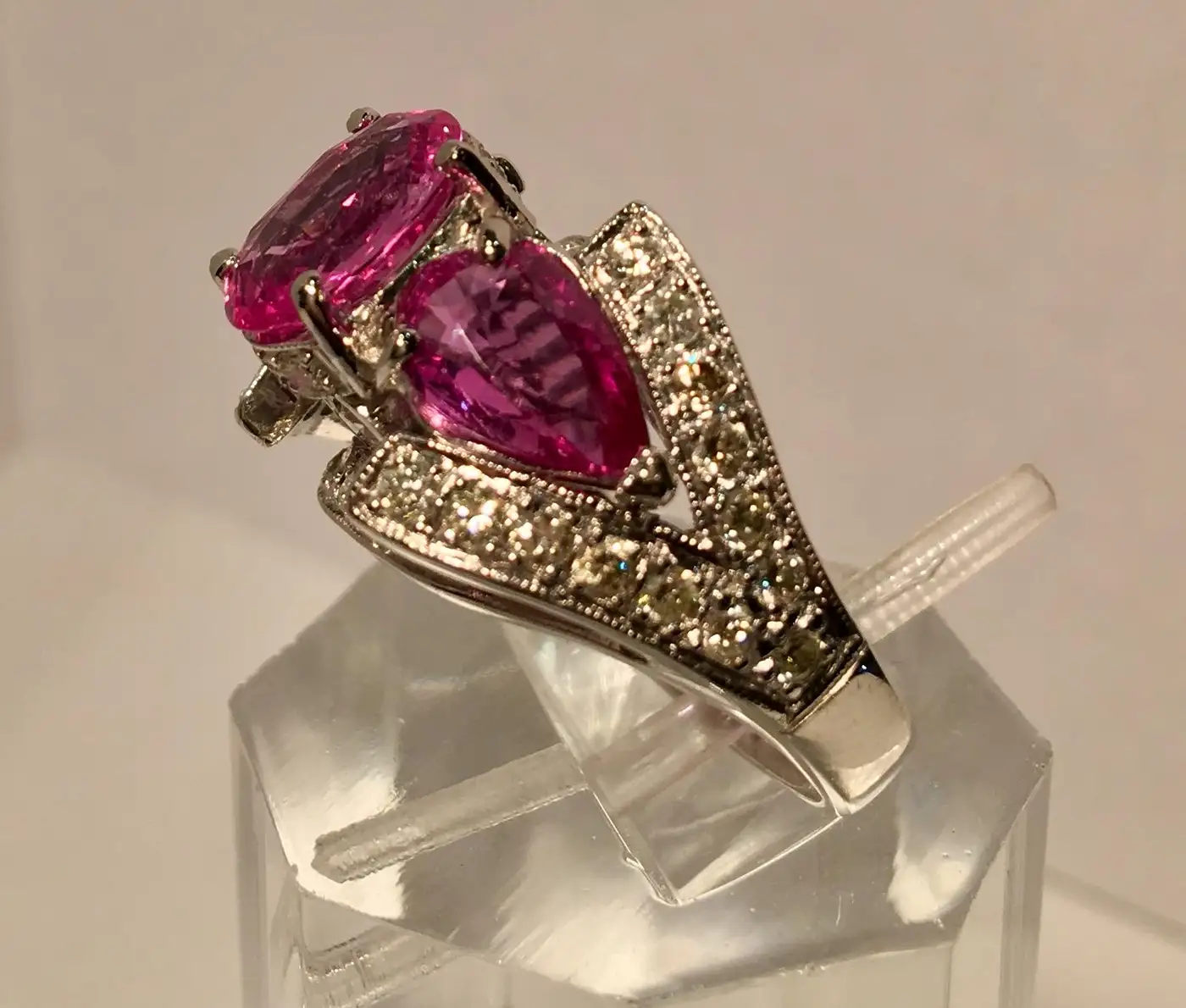 Spectacular Vivid Pink Sapphire Diamond Platinum Three-Stone Ring Spectacular Vivid Pink Sapphire Diamond Platinum Three-Stone Ring
