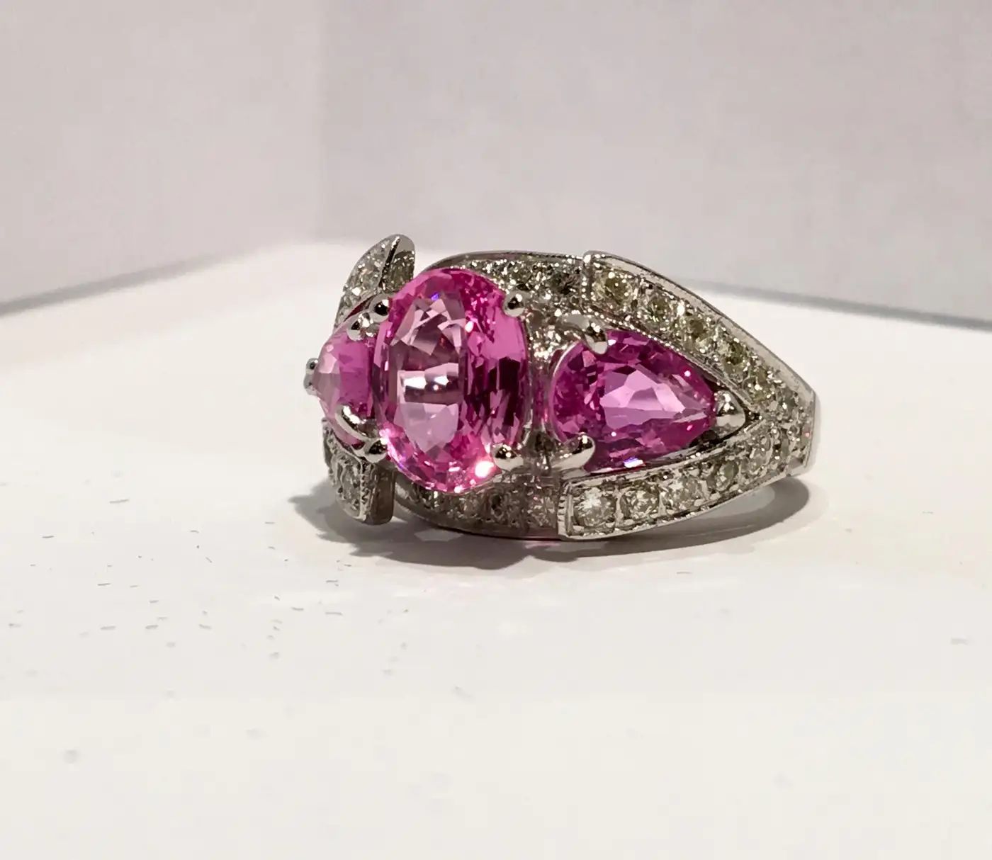 Spectacular Vivid Pink Sapphire Diamond Platinum Three-Stone Ring Spectacular Vivid Pink Sapphire Diamond Platinum Three-Stone Ring