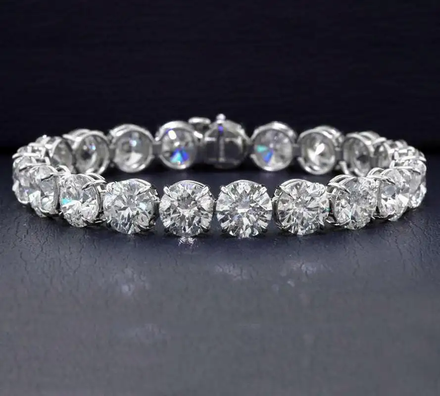 Straight Line Bracelet with Round Brilliant Diamonds Straight Line Bracelet with Round Brilliant Diamonds